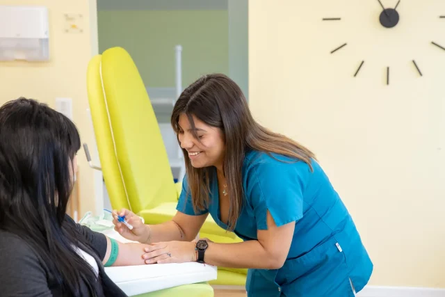 Ana Paola Gil Eurea - Medical practice assistant giving a patient an infusion